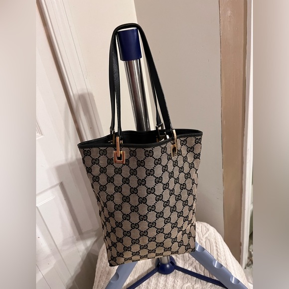 Gucci Monogram Vintage Bucket Bag - Picture 3 of 15
